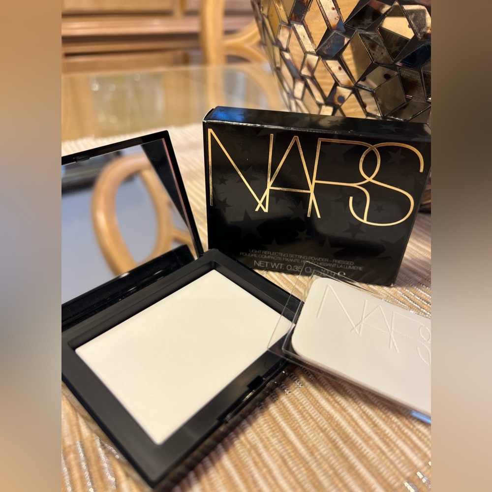 -NARS Translucent Crystal Light Reflecting Setting Powder -Pressed. - Picture 3 of 4